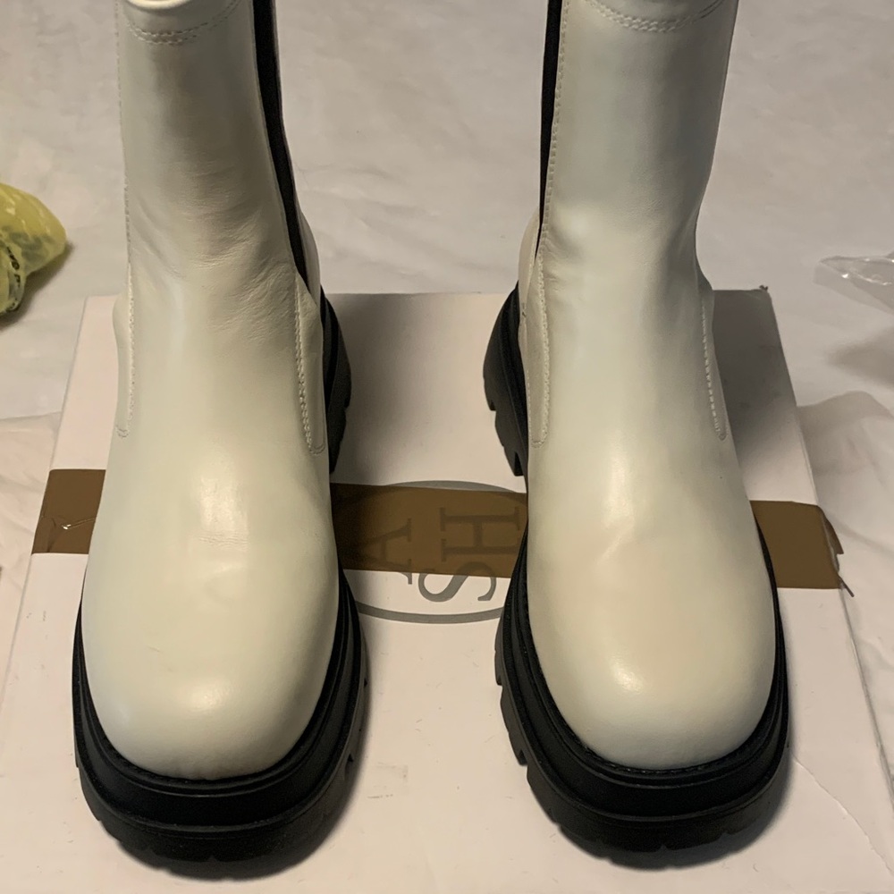 NWOTGenuine leather boots